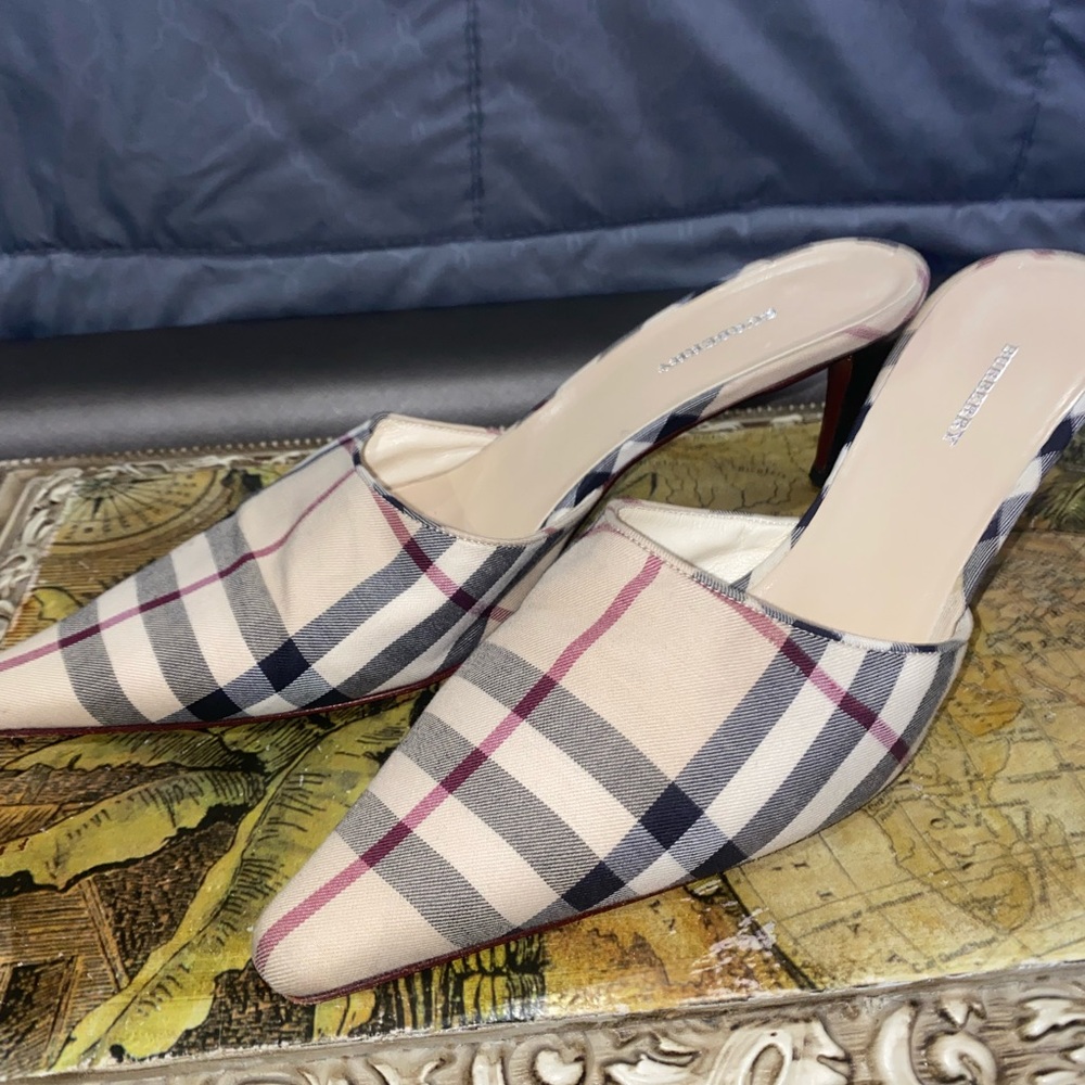 Size 38 burberry kitten heels